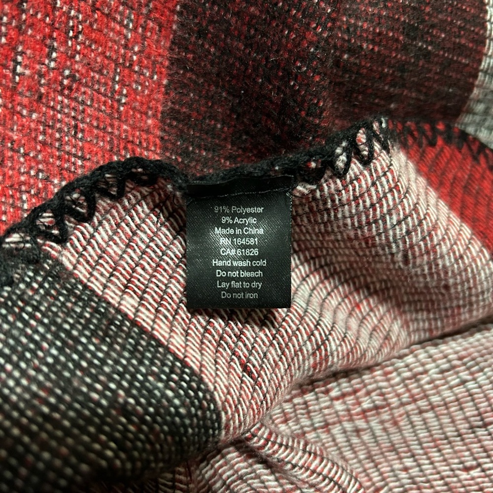 Chic Red And Gray Patterned Poncho - image 3